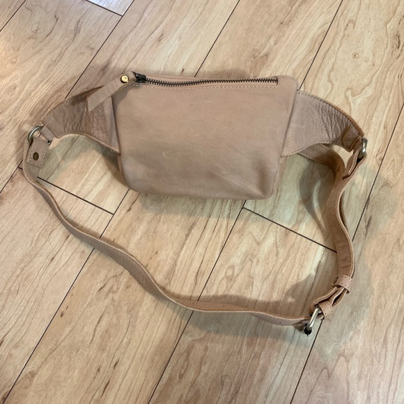 Mandrn Remy Leather Fanny Pack - Picture 4 of 11